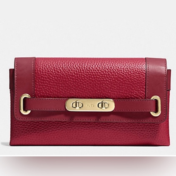 COACH Swagger Black Cherry Red
Wallet in Pebble Leather - Picture 1 of 9